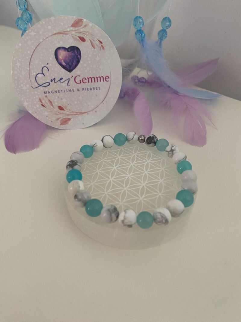 Bracelet de pierres avec plumes et logo EnerGemme.